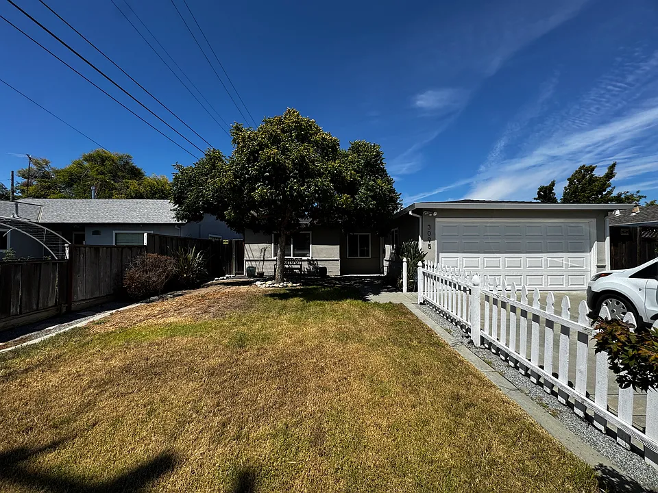 3095 Calzar Dr
