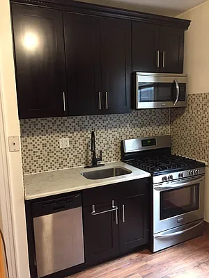 Rented by Metroline Realty | media 42