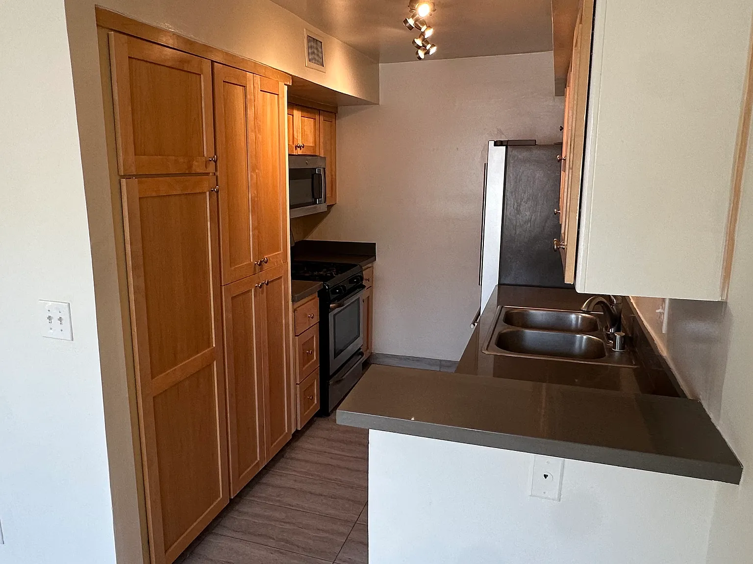1 bed, 750 sqft, $2,495 — Photo 3