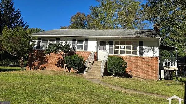 7 bed, 2360 sqft, $4,680 — Photo 3