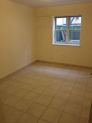 Rented by Realty 2000 Corp | media 8