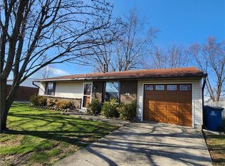 6105 Green Knolls Dr, Dayton, OH 45424