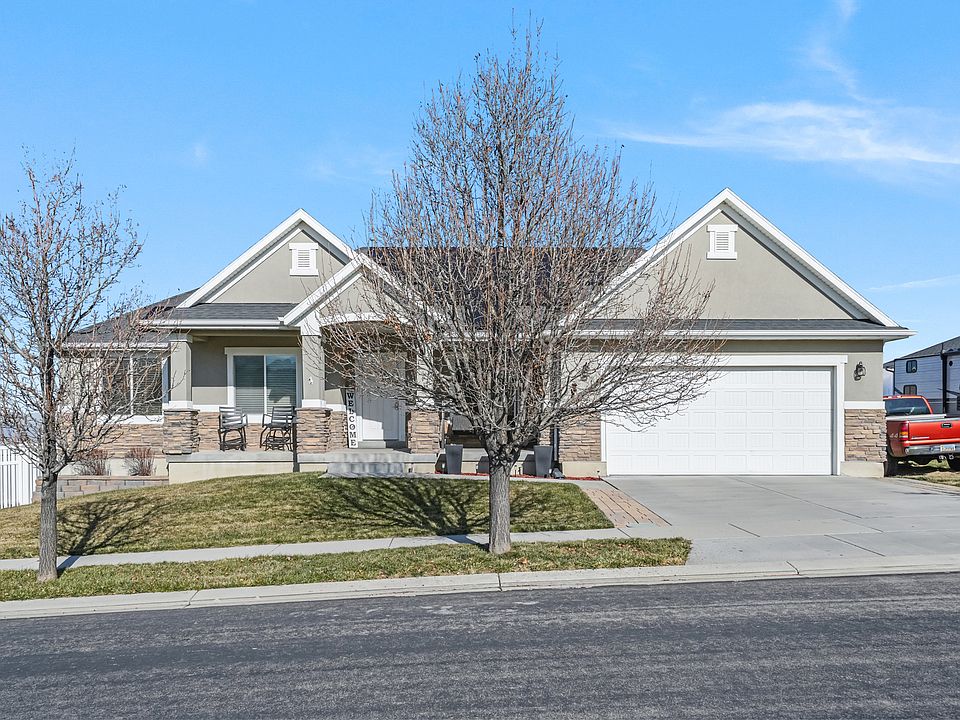 1st image of 366 W Sky Hawk Way