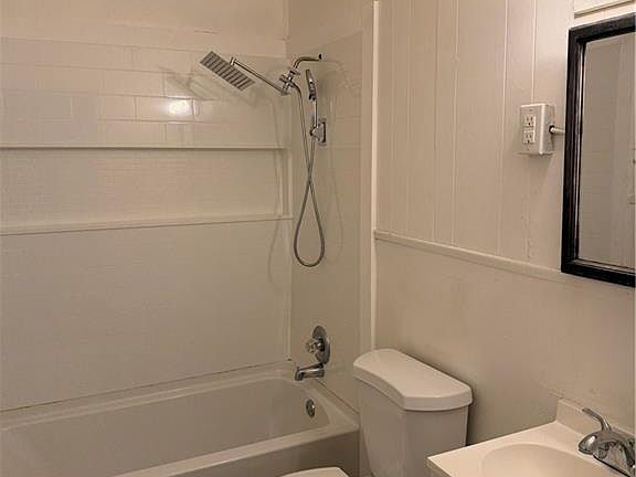 3rd image of 2213 Cypress St