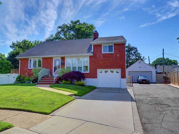2nd image of 6 Frank Ct