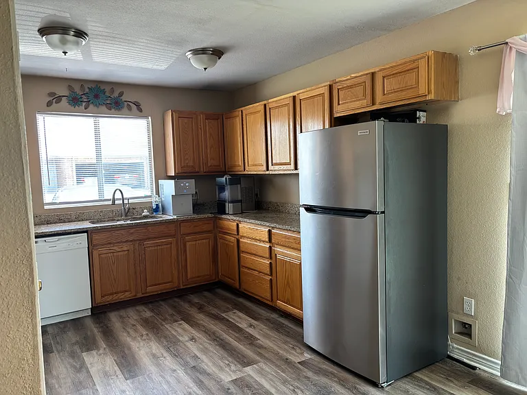 433 Lake Highland Dr — Photo 3