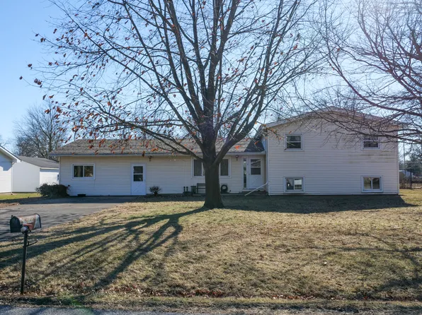 7 Birch Ln, Villa Grove, IL 61956