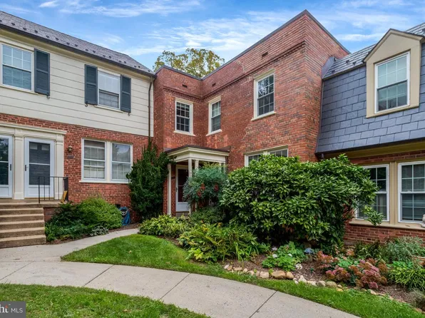 1021 S Barton St Unit 116, Arlington, VA 22204