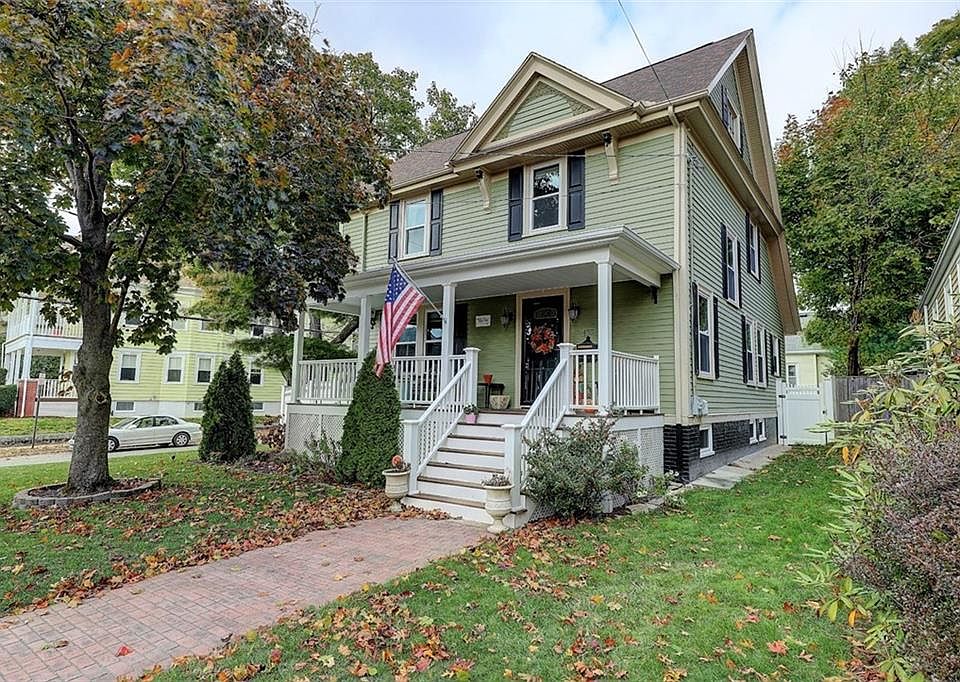 1st image of 455 Eaton St