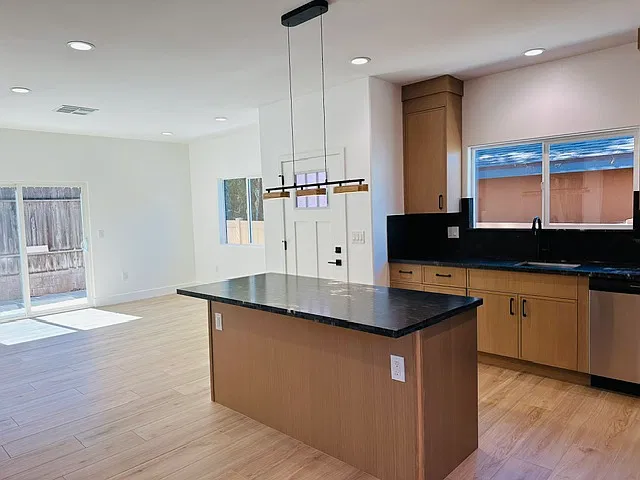 7586 Washington Drive - 1 — Photo 2