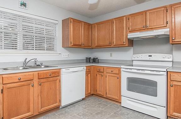 5th image of 8603 Findon Pl #8