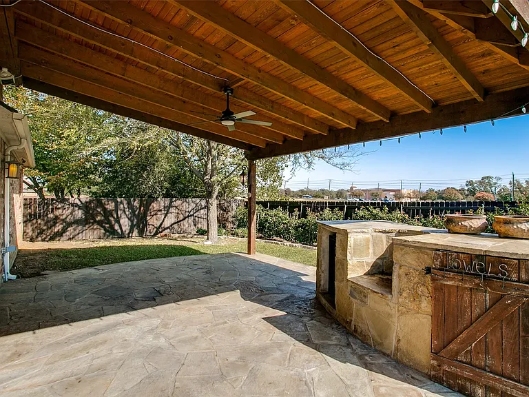 7800 Harvest Hill Rd — Photo 17