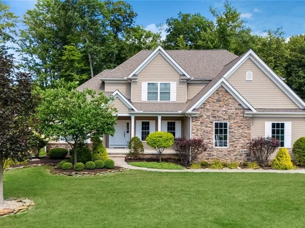 8185 Deepwood Blvd, Mentor, OH 44060