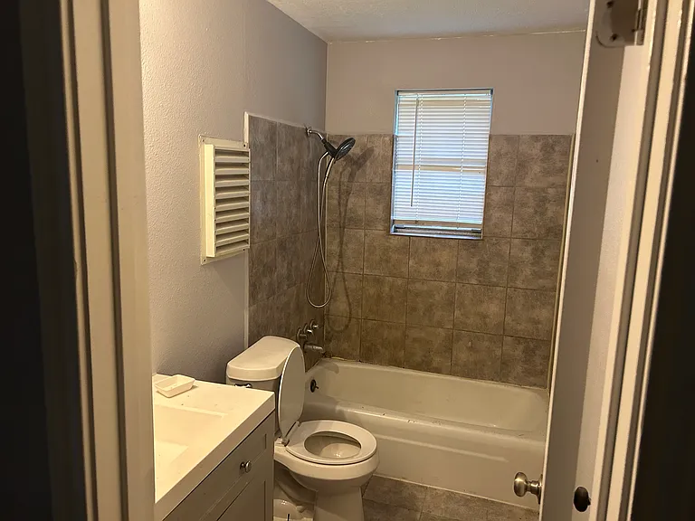107 Cypress St — Photo 8