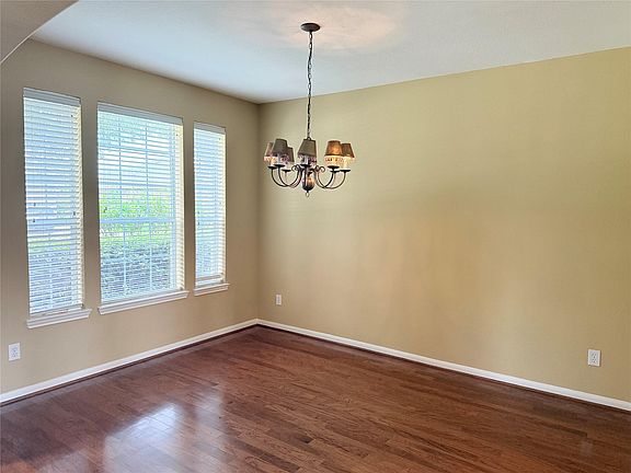 5th image of 3707 Canterbury Park Dr