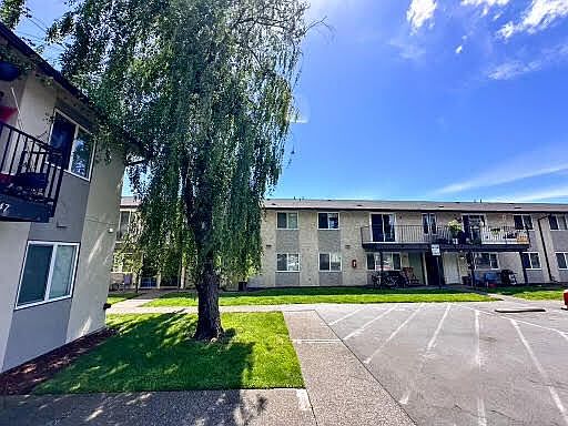 1st image of 6925 47th Ave NE #5