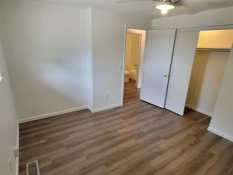 1529 Miami Ave — Photo 6