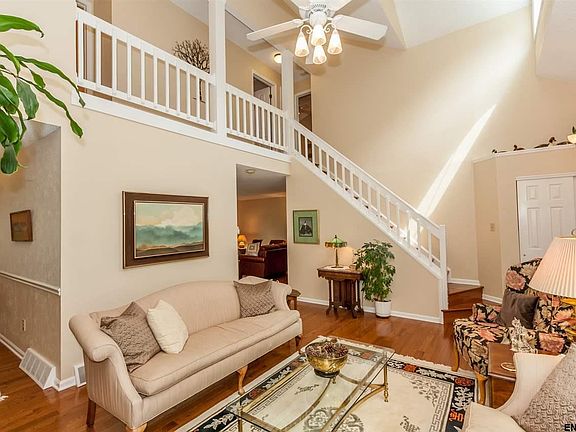 3rd image of 324 Highgate Dr