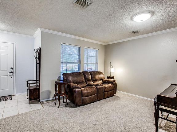 4th image of 917 Anvil Creek Dr
