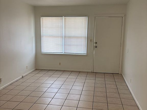 3rd image of 4407 E Linwood Blvd