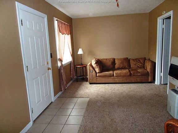 5th image of 209 Bedford St