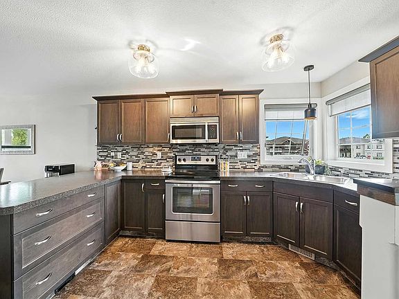 4th image of 705 Cypress Ln