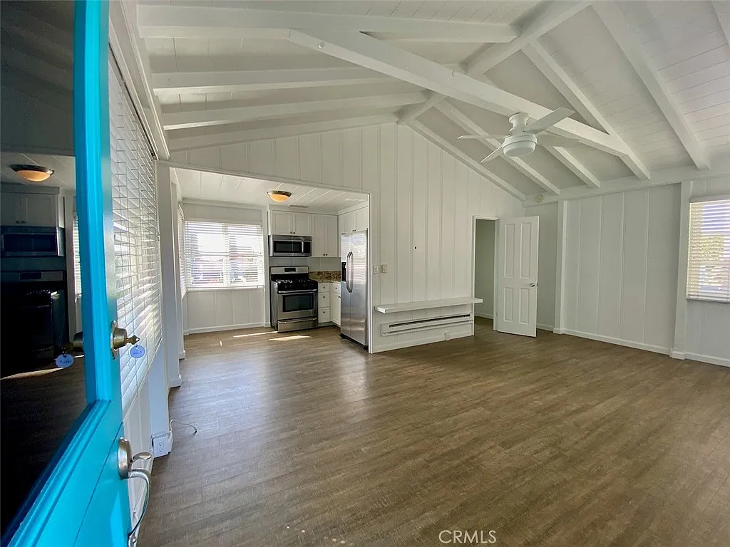 Studio, 400 sqft, $2,950 — Photo 1