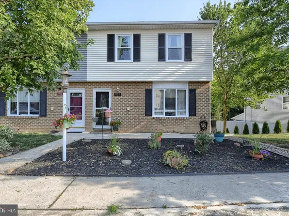 1102 Pheasant Dr N, Carlisle, PA 17013