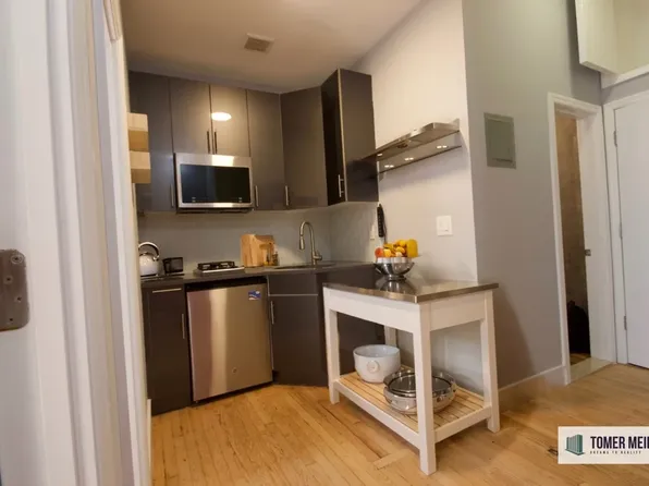 326 W 45th St APT 3R, Manhattan, NY 10036