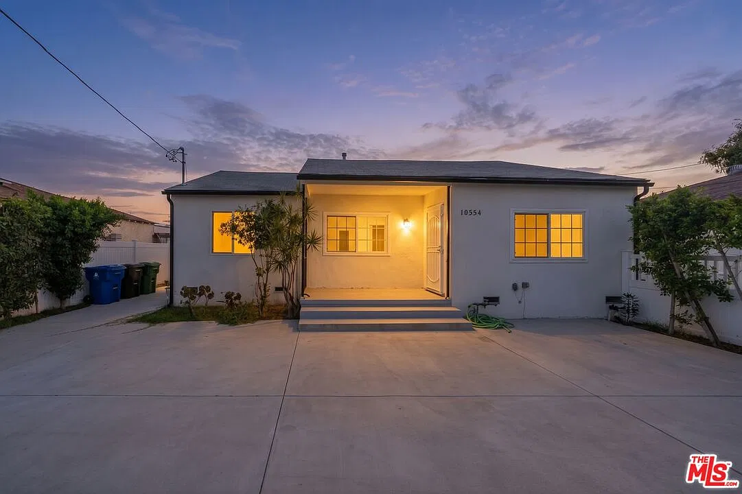 3 bed, 1.5 bath, 1055 sqft, $3,800 — Photo 1