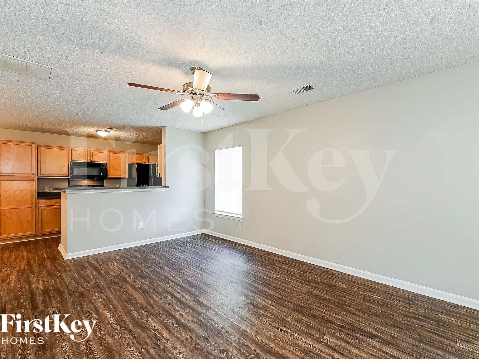 3 bed, 2.5 bath, 1326 sqft, $2,005 — Photo 3