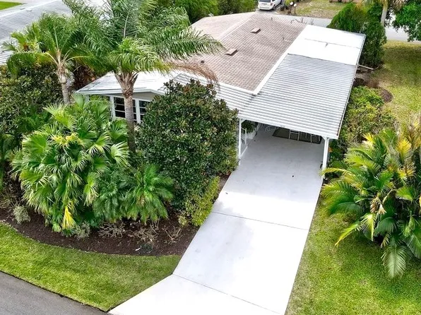 923 Evergreen St, Barefoot Bay, FL 32976