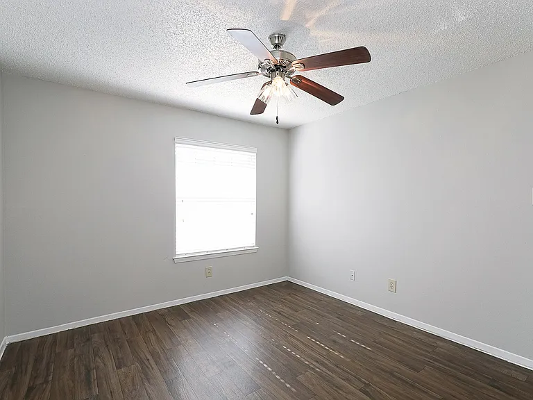 City Crest Apartments — Photo 99