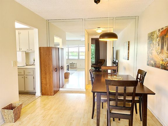 3rd image of 37 Newport B #37