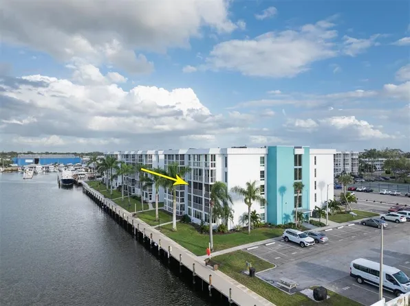 4900 38th Way S APT 302, Saint Petersburg, FL 33711