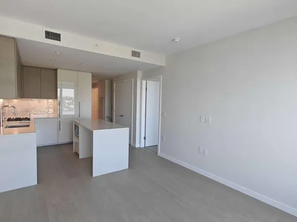 2186 Gilmore Ave N, Burnaby, BC V5C 1V4