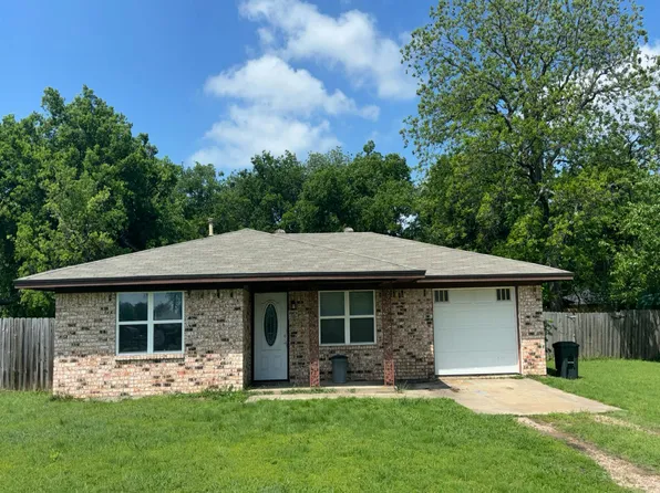 301 Gene Autry Dr, Tioga, TX 76271