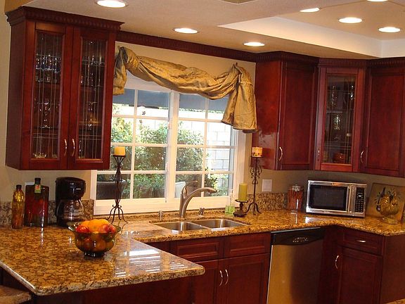 Fully Remodeled Kitchen