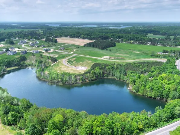 1 Fox Run Dr, Traverse City, MI 49685