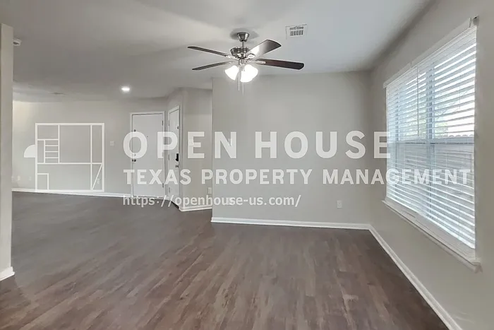4 bed, 2.5 bath, 2502 sqft, $2,200 — Photo 3