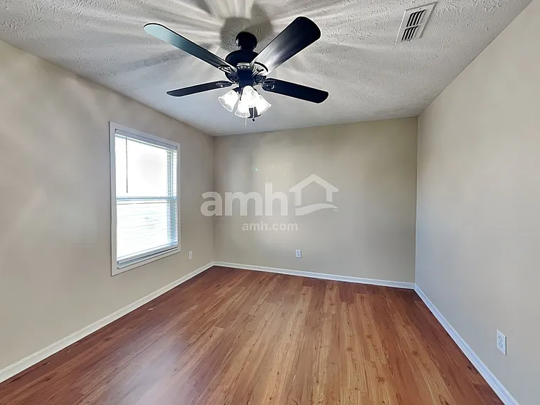 311 Hartford Ct — Photo 18