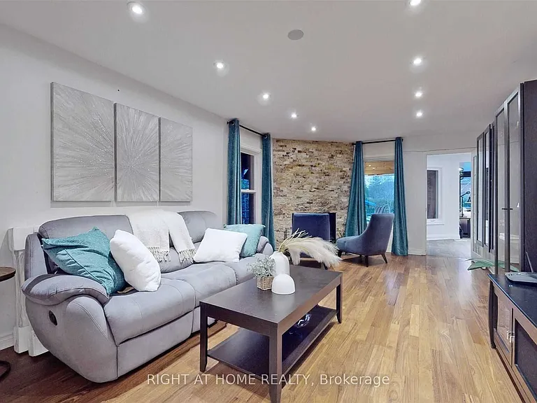 43 Topham Cres — Photo 15