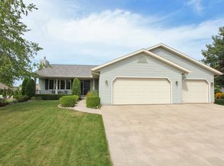 774 Iroquois Trl, Sheboygan Falls, WI 53085