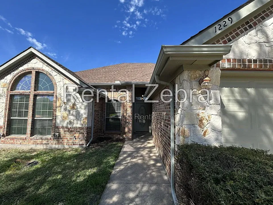 1229 Shelby Dr