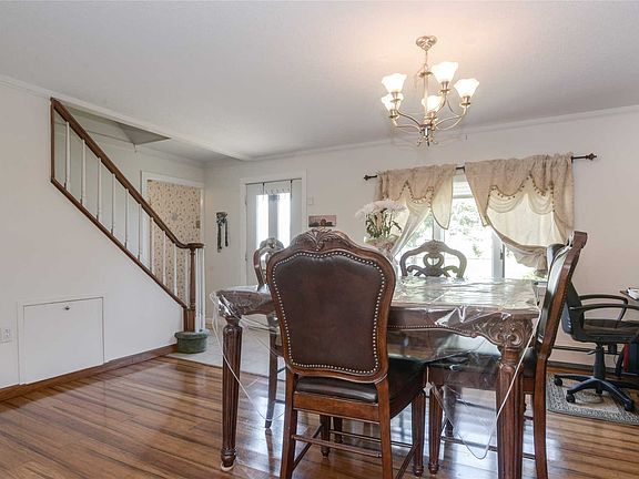 4th image of 52 Saddle Ln