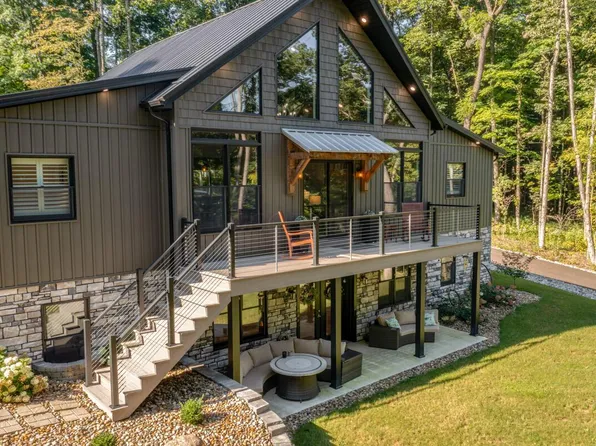 529 King Beach Dr, Howard, OH 43028