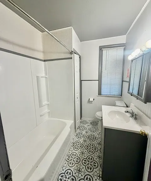 16 Byron St #1 — Photo 7