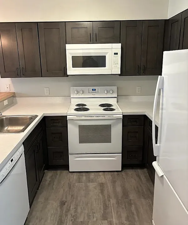 400 Foxhall LLC