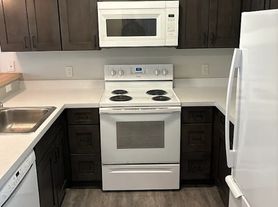 400 Foxhall LLC