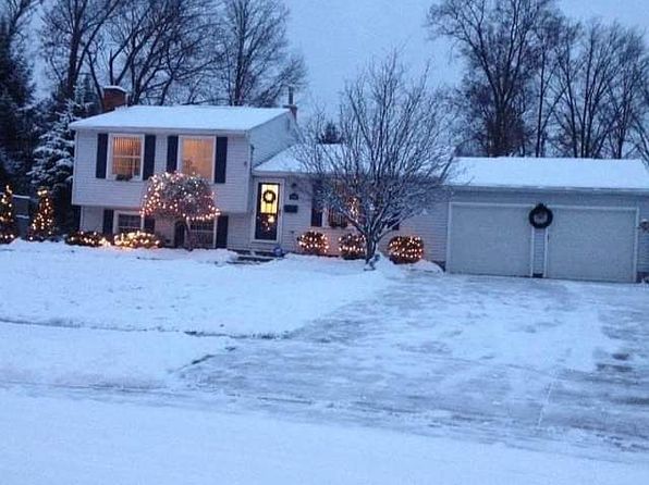 106 Blossom Ln, Niles, OH 44446